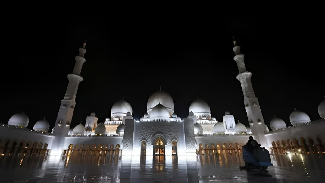 Nearly 40 UAE Teens Train as Cultural Guides at Sheikh Zayed Grand Mosque