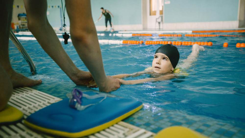How to Choose a Swimming Academy in the UAE: Coach Ratios, Pool Standards and Fees
