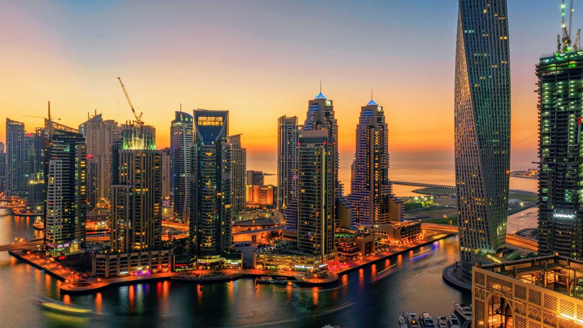 Know about the Dubai Visa, currency, festivals and more