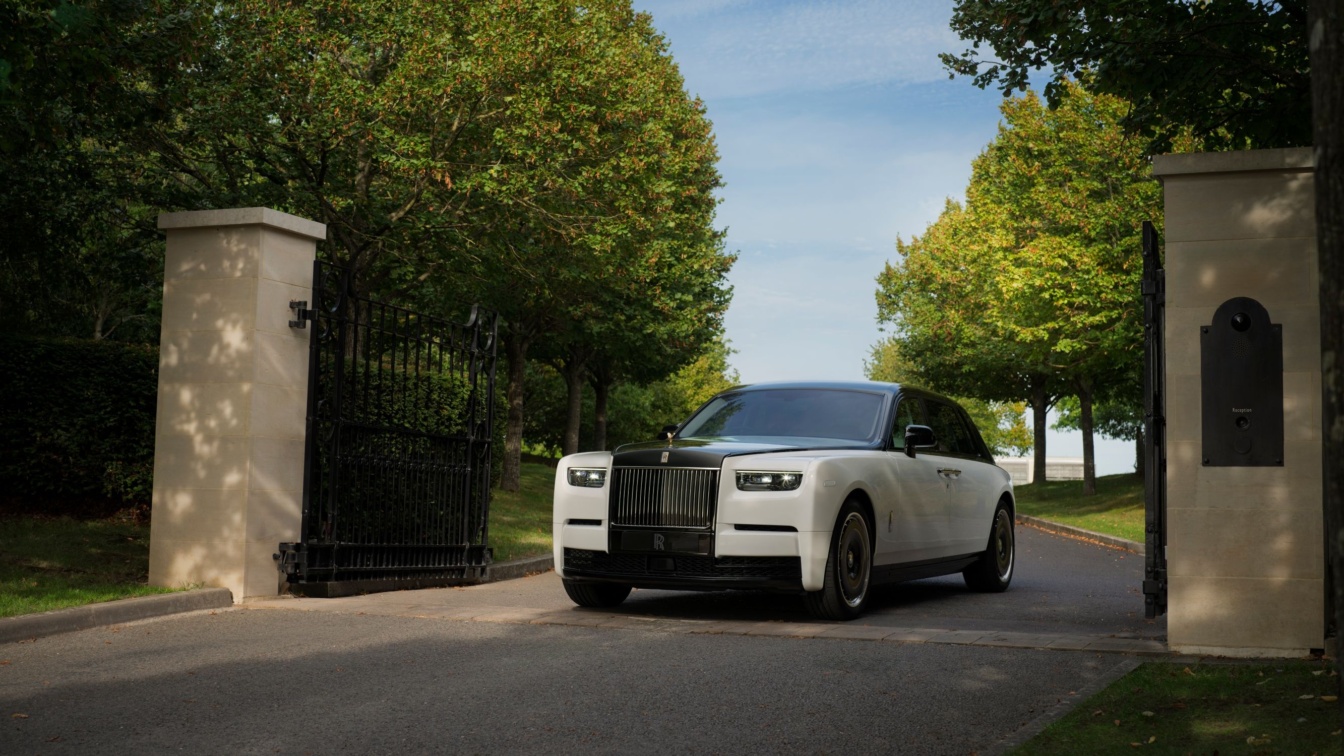 Rolls-Royce Unveils 2025 Bespoke Trends, Innovations, and Achievements: A Year of Creative Mastery and Global Expansion